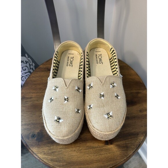 TOM'S Women's Cream Valcia Espadrille Slip Platform Embroidered Bees Size 6.5 - Picture 1 of 8